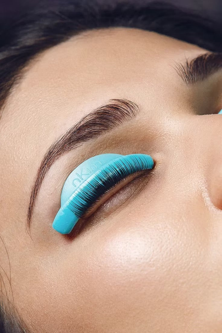 A four-pair set of nKim Ray Effect lash lift shields in light blue and orange, designed for deep-set and hooded eyes in professional Australian salons.